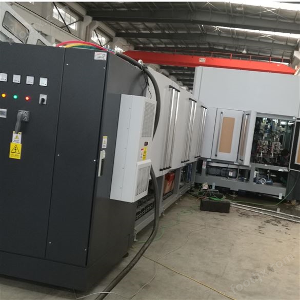 吹灌旋一體機(jī)-高速吹瓶灌裝線